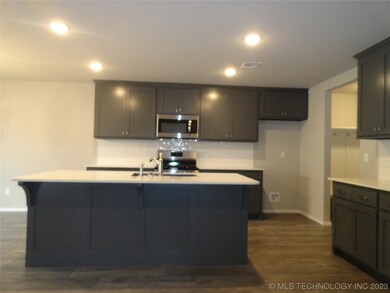 7005 E Oak Ridge St, Broken Arrow, OK 74014 - photo 6