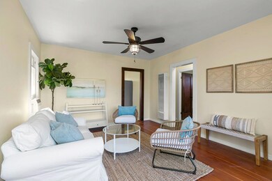 2-web-or-mls-UpmarketMedia_404WOakView-4
