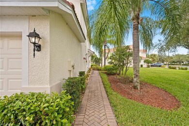 1084 Hampton Cir unit 49, Naples, FL 34105 - photo 3
