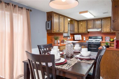 904 NE 24th St, Moore, OK 73160 - photo 6