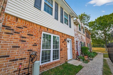 1911 Sherwood Forest St unit 14, Houston, TX 77043 - photo 4