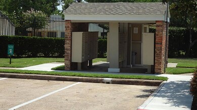5632 Birchmont Dr unit B, Houston, TX 77091 - photo 4