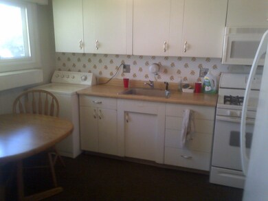 880 Mark Place - kitchen