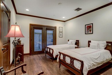 1716 Welch St, Houston, TX 77006 - photo 4