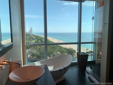 Majestic View from your soaking tub and shower
