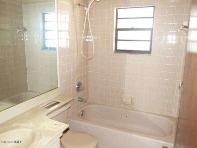 guest bath.JPG