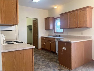 Kitchen with all appliances
