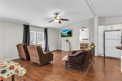 141 Cherokee Dr, Interlachen, FL 32148 - photo 4