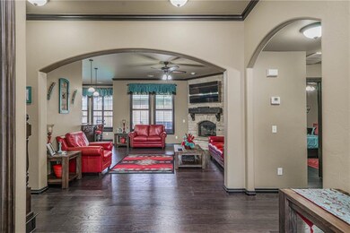 1017 Lindsey Ln, Moore, OK 73160 - photo 4