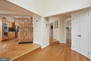 8903 Charred Oak Dr, Bethesda, MD 20817 - photo 2