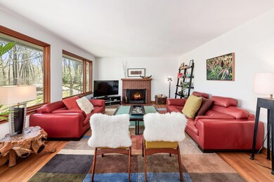 470 Canyon Dr NE LR