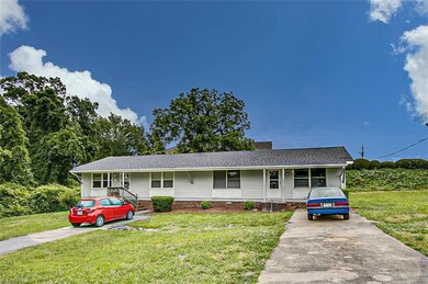 1147 & 1135 S Cox St unit A & B, Asheboro, NC 27203 - photo 3