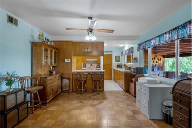 2566 Railway Ave-6