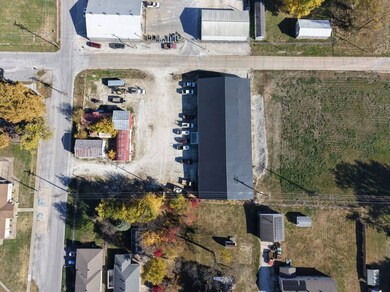 625 N Madison St, Pittsfield, IL 62363 - photo 5