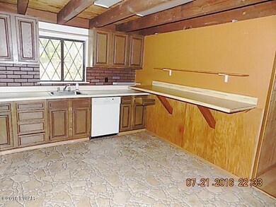 210 Arbutus Ln, Milford, PA 18337 - photo 4