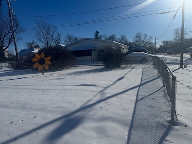 602 E Webster St, Clinton, IL 61727 - photo 6