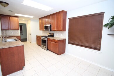 4105 Summer Ln, Pearland, TX 77584 - photo 6