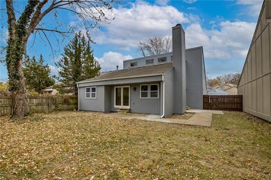 6607 Earnshaw St, Shawnee, KS 66216 - photo 2