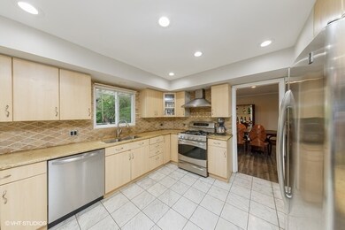 10180 Kathy Ct, Des Plaines, IL 60016 - photo 4