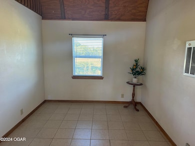 10945 S 704 Rd unit 2, Wyandotte, OK 74370 - photo 2