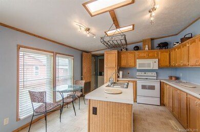 71 Frank Lawson Ln unit 13, Leicester, NC 28748 - photo 5