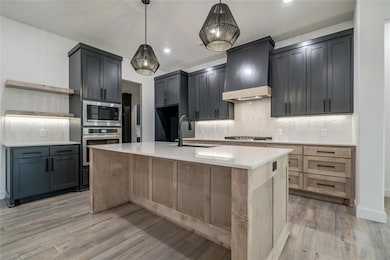 10401 Two Lakes Dr, Yukon, OK 73099 - photo 2