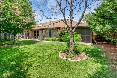 239 Mountainview Dr, Hurst, TX 76054 - photo 2