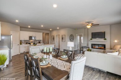 2882 Meadow Ct, Hiawatha, IA 52233 - photo 7