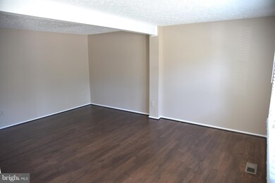 6816 Montivideo Square Ct, Falls Church, VA 22043 - photo 3