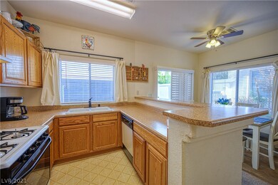 2582 Lazy Saddle Dr, Henderson, NV 89002 - photo 6