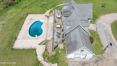 24-web-or-mls-220-anderson-cir (1)