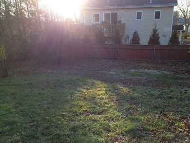 Yard/Garden. Fenced-in yard