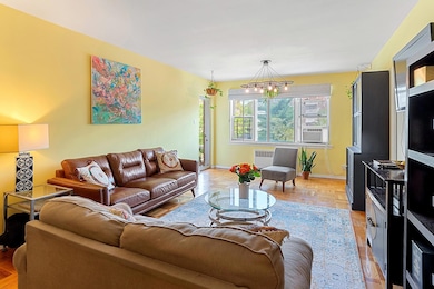 2711 Henry Hudson Pkwy unit 5A, Bronx, NY 10463 - photo 3