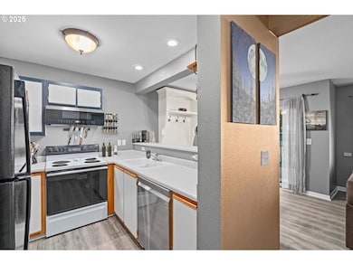 7143 SW Sagert St unit 104, Tualatin, OR 97062 - photo 4