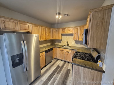 319 N Hogan St, Pryor, OK 74361 - photo 3