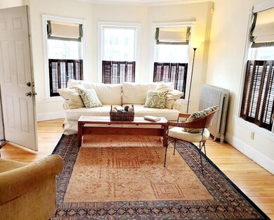 SUNNY LIVING ROOM