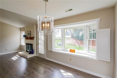 Custom Feature When the Owners Built. Bay Window i