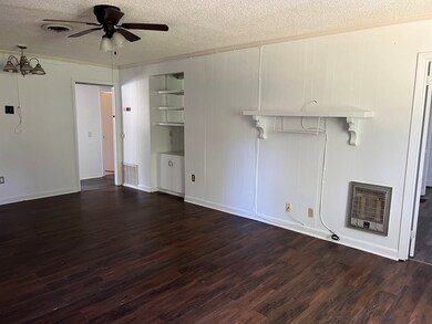 510 Forest Cir, Douglas, GA 31533 - photo 6