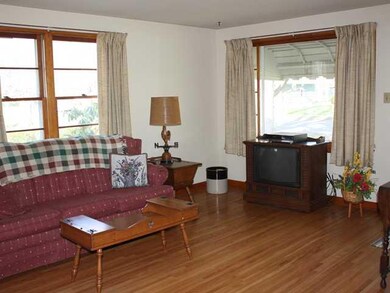 304 Drake Dr, North Tonawanda, NY 14120 - photo 4