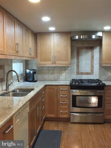 11172 Forest Edge Dr, Reston, VA 20190 - photo 6