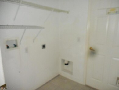 7 - LAUNDRY ROOM