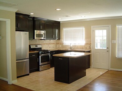 1447 Cheshire Ln, Houston, TX 77018 - photo 2