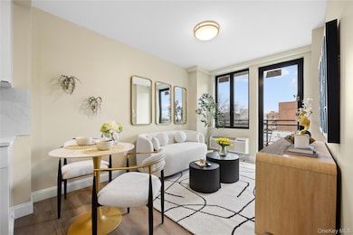 163-07 72nd Ave unit 2G, Fresh Meadows, NY 11365 - photo 3