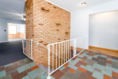 1215 Saling Dr, Columbus, OH 43229 - photo 5