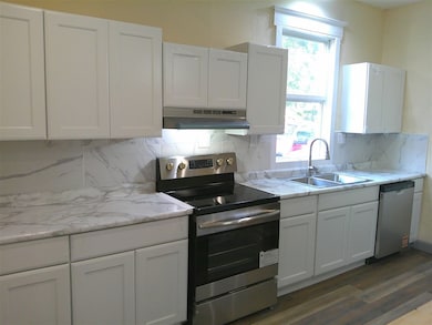 320 E Washington St, Sigourney, IA 52591 - photo 3