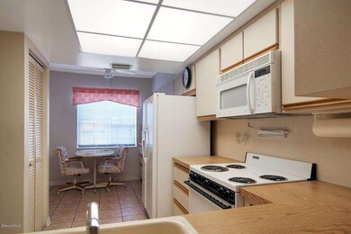 Eat-in kitchen