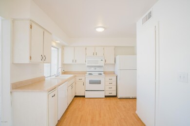 13688 N Newcastle Dr unit 15C, Sun City, AZ 85351 - photo 4