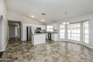 005-photo-dining-room-9048995