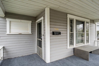 03-708ETempleSt-27