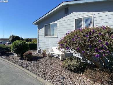 98609 Camellia Dr, Brookings, OR 97415 - photo 5